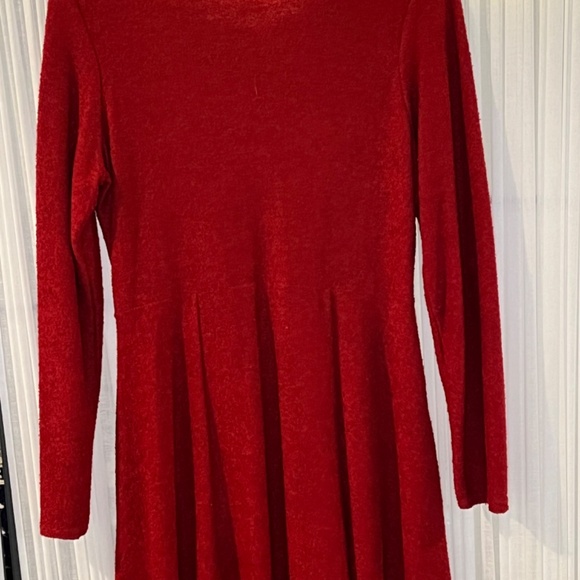 Red Boucle-like dress. - Picture 2 of 2